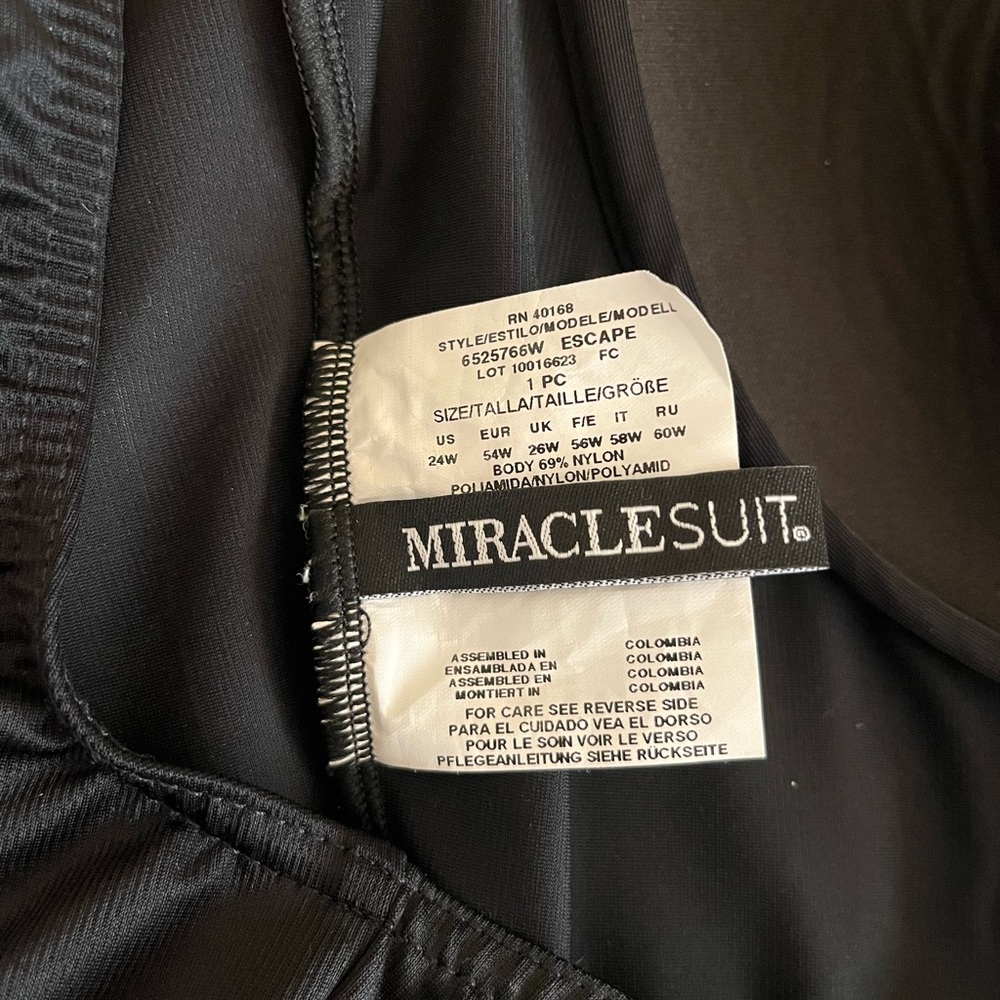 Miraclesuit Women's Vibrant Striped One Piece 24W - Picture 6 of 10